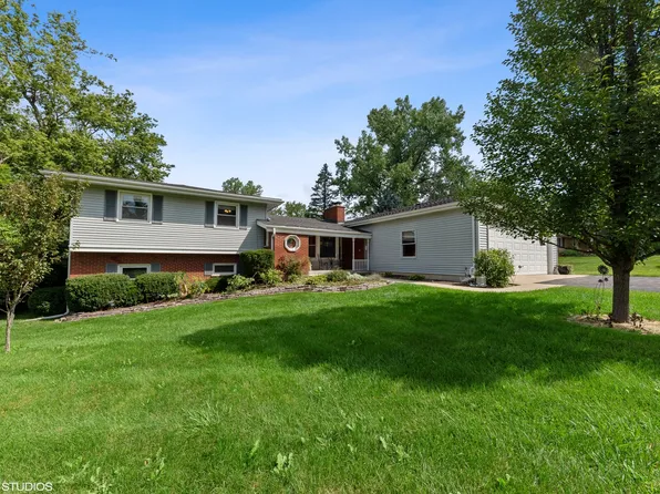 234 Bradwell Rd, Inverness, IL 60010