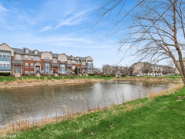 370 Station Park Cir, Grayslake, IL 60030