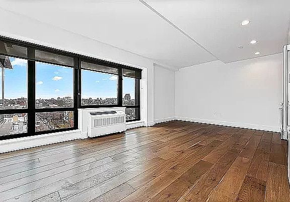 3rd image of 325 Lafayette Ave APT 8B