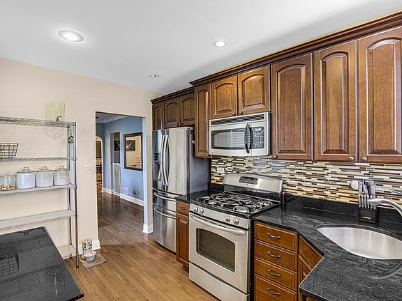 5th image of 11924 Longwood Dr