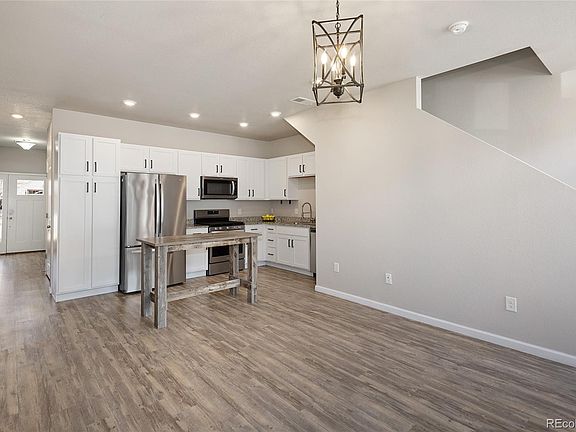 4th image of 1033 Oak Circle
