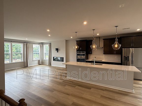 3rd image of 244 Brattice Dr