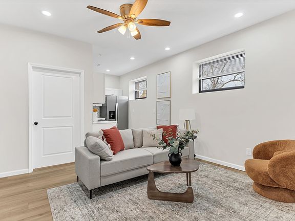 3rd image of 4242 Shaw Blvd #1