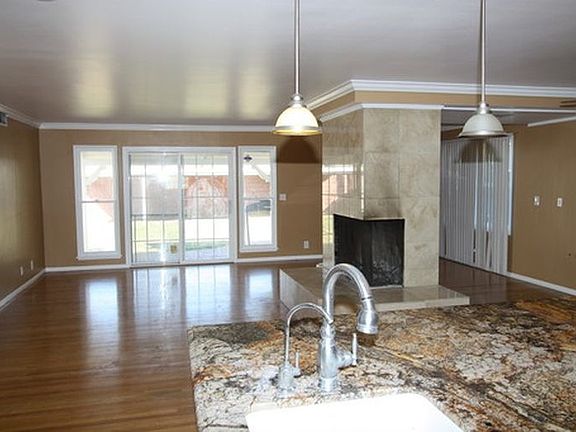5th image of 2203 E Sycamore St #0