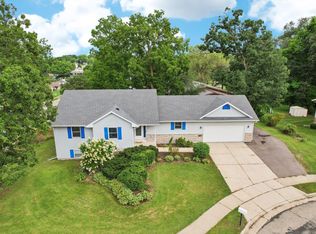 100 Oak Ridge Ct, Deerfield, WI 53531