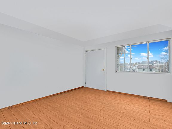 3rd image of 561 Quincy Ave