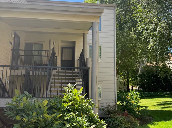 9917 SW Trapper Ter, Beaverton, OR 97008