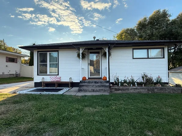 227 12th St, Rapids City, IL 61278