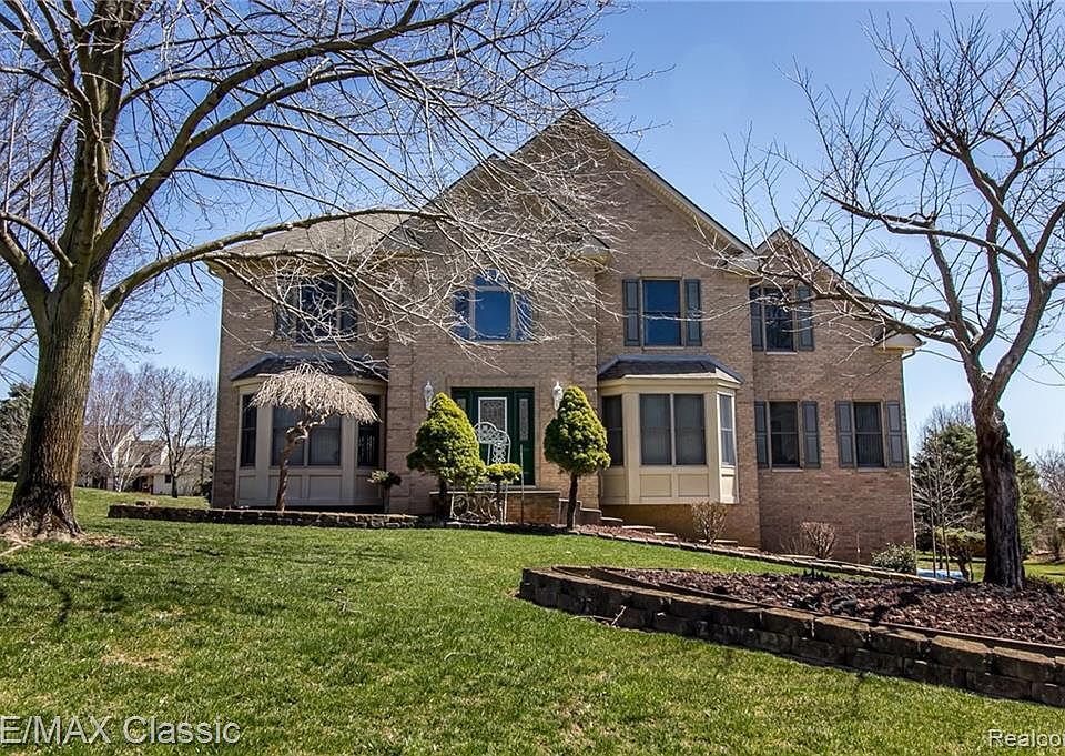 1st image of 9451 Sherwood Dr