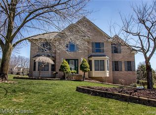 9451 Sherwood Dr, Saline, MI