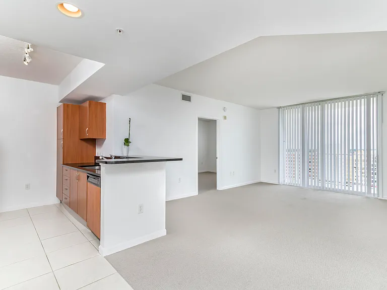 18800 NE 29th Ave #923 — Photo 5