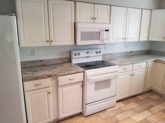 3rd image of 1314 Alicia Ave