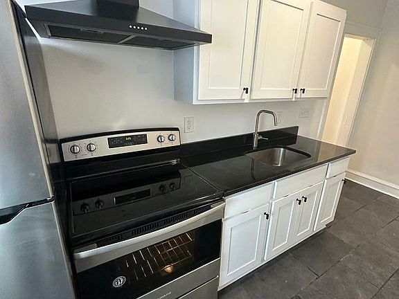 4th image of 1384-1388 W 83rd St #302