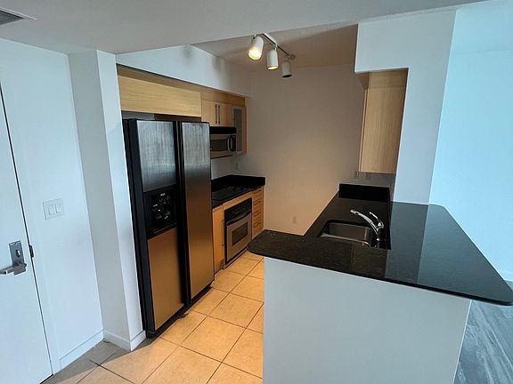 3rd image of 325 Biscayne Blvd Unit 3416