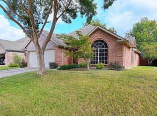 10106 Green Ct, Irving, TX 75063