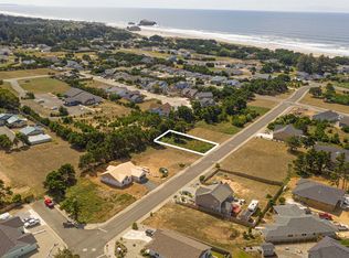 879 Rogers Pl, Bandon, OR 97411