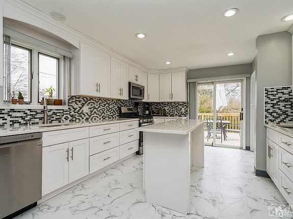 5th image of 407 Harrison Ave