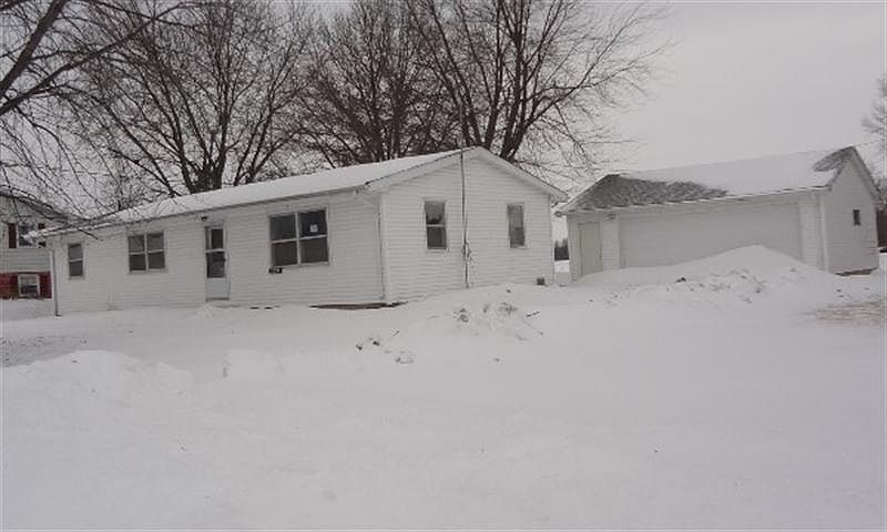 2nd image of 320 W North St