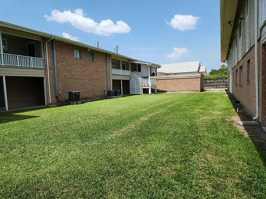 1604 W Cherry Ave — Photo 2