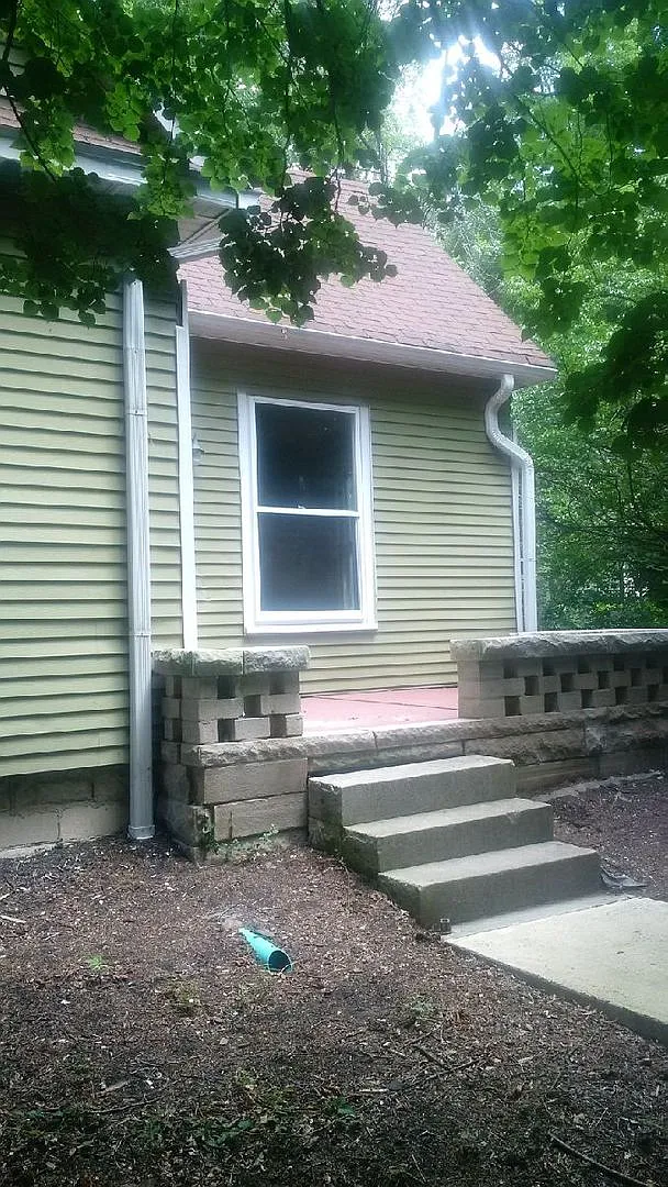 Directly Behind "The Elm" Restaurant.Beautiful 4 BD/2 BA Home — Photo 3