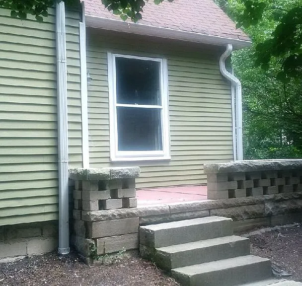 611 E University St — Photo 3