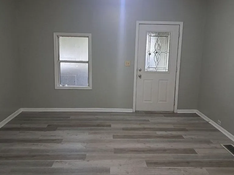 832 S Pershing Ave — Photo 2