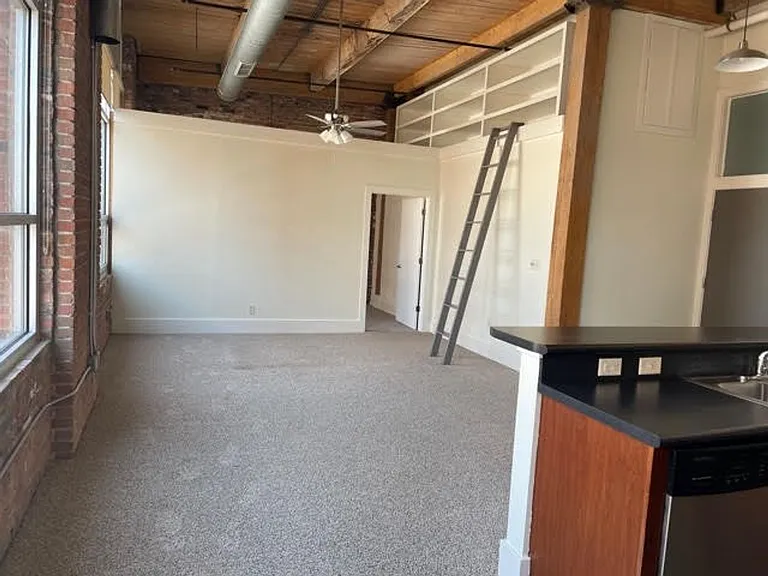 311 SW Water St — Photo 19