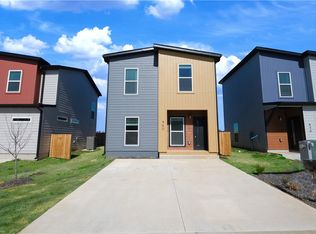 960 Boardwalk Ave, Centerton, AR 72719