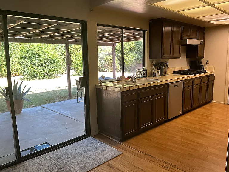 405 Golden West Ave — Photo 7