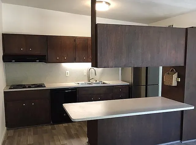 809 Radcliffe Dr — Photo 2
