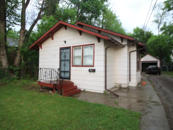 704 11th Ave NW, Minot, ND 58703