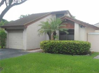 6325 NW 173rd Ln, Hialeah, FL 33015