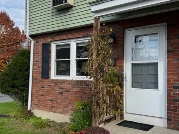 32 Ward Ave APT A, Easthampton, MA 01027