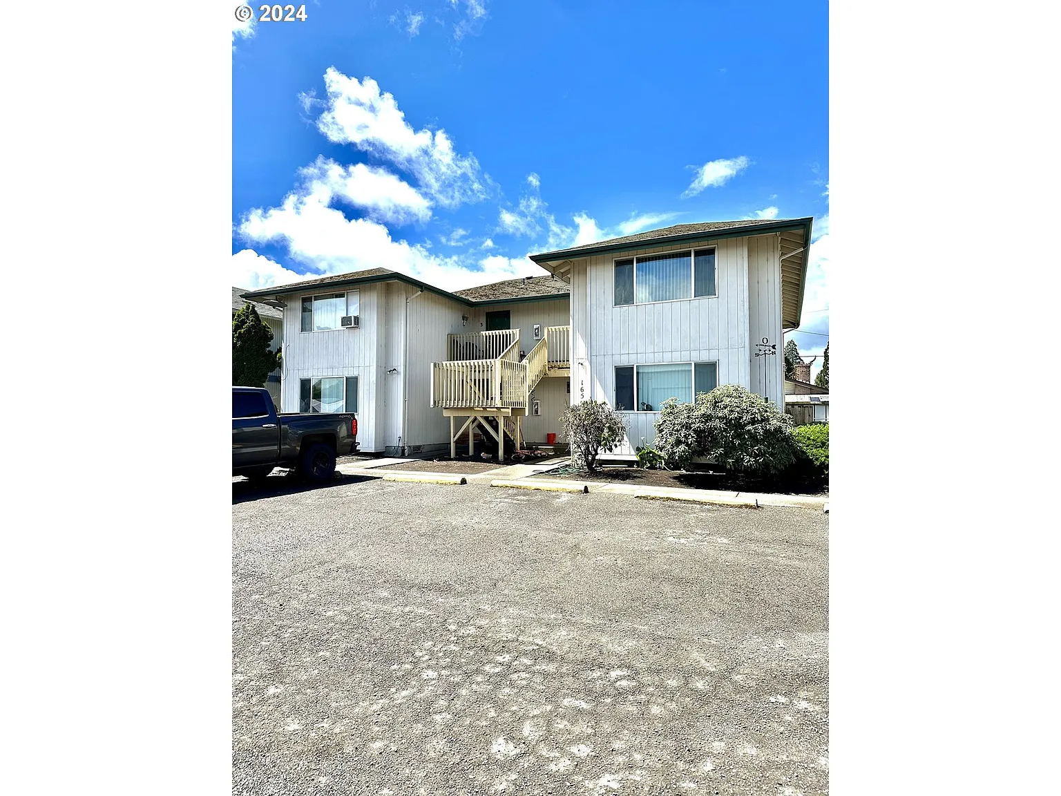 165 SW Kalmia St photo 1