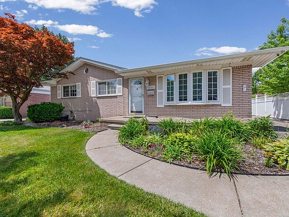 4th image of 28357 Suburban Dr