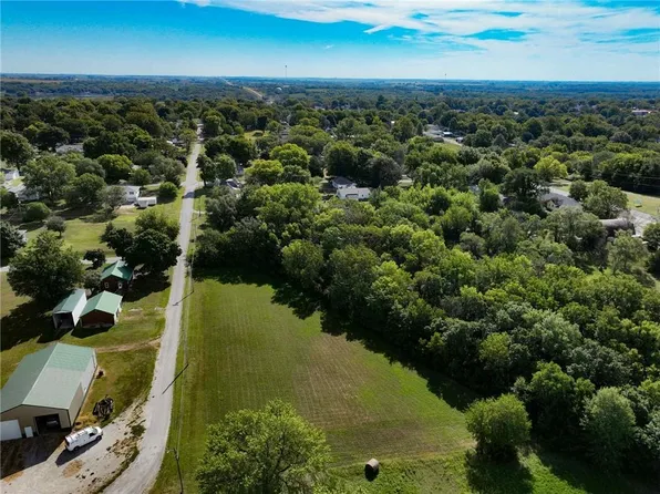 702 W 16th St, Horton, KS 66439