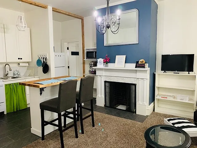 810 E Locust St #4 — Photo 7