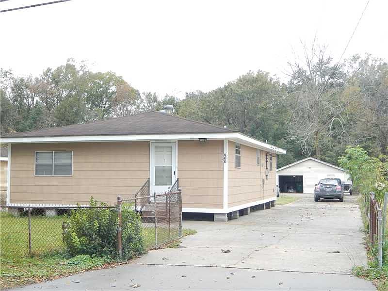 1st image of 900 Oak Ave