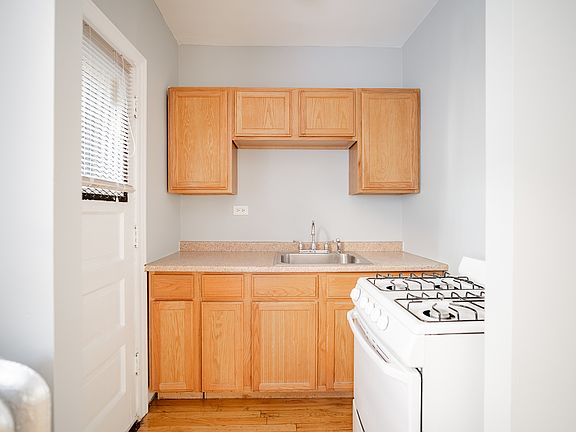 2nd image of 3431 N Marshfield Ave #W2