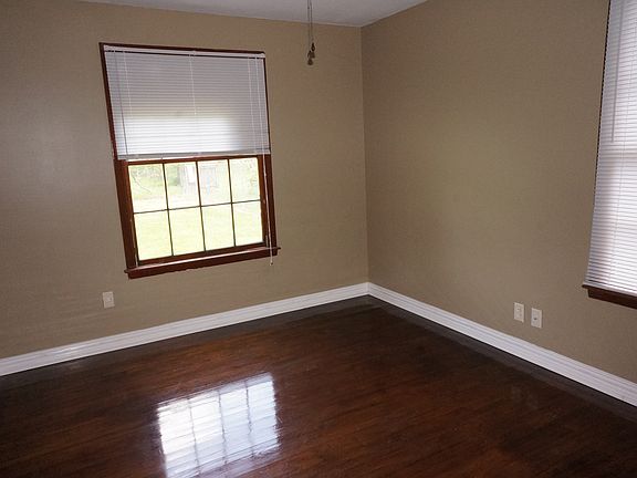 5th image of 2137 Evelyn Street