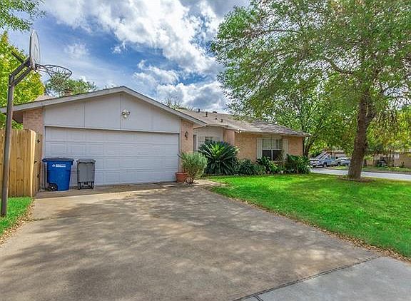 3rd image of 11001 Applewood Dr