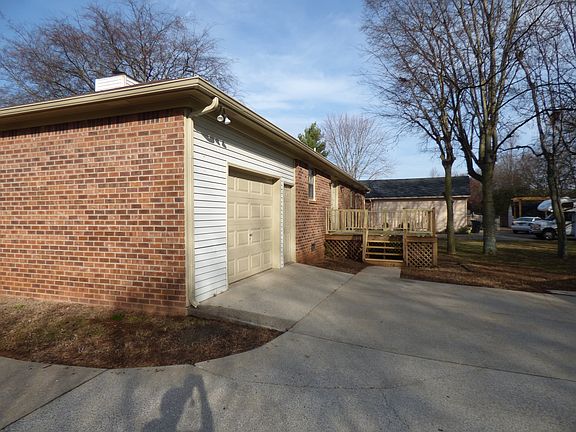 4th image of 2122 Winthorne Ln