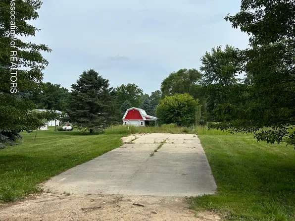 5101 E Cutler Rd, Bath, MI 48808