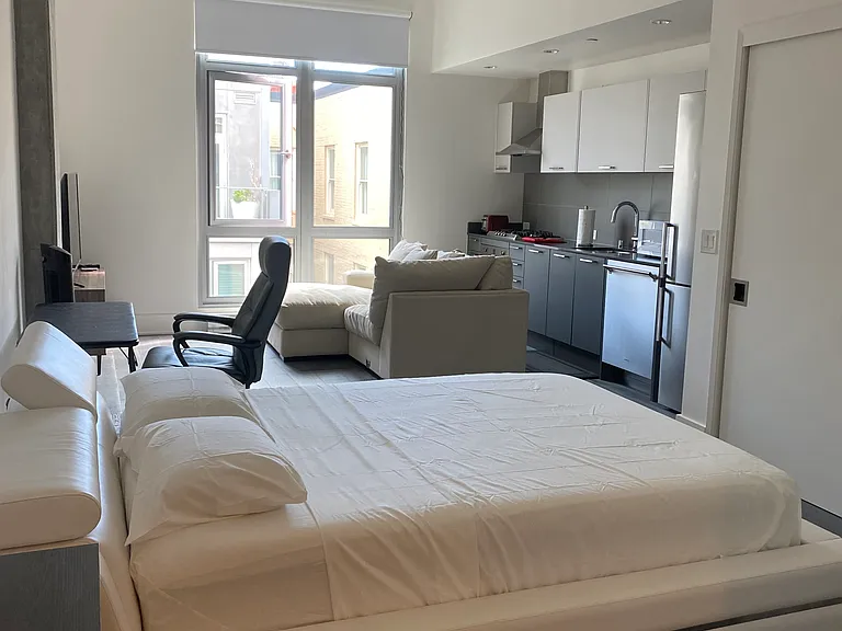 1075 Market St — Photo 2