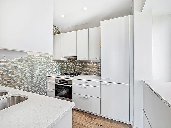 3rd image of 150 W 56th St APT 4802