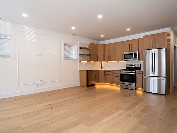 4th image of 1900 W Ainslie St #1904-2