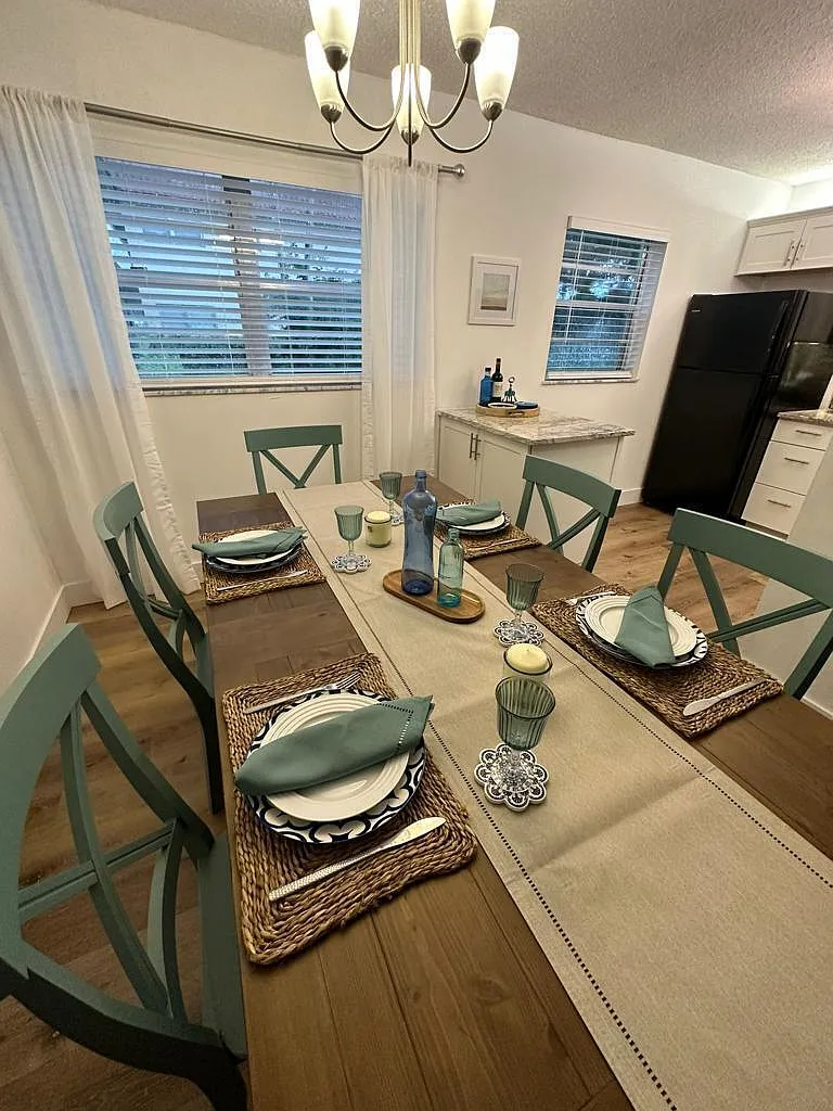 2 bed, 2.0 bath, 1000 sqft, $2,000 — Photo 2
