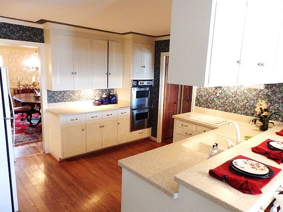 4th image of 402 Coffey St