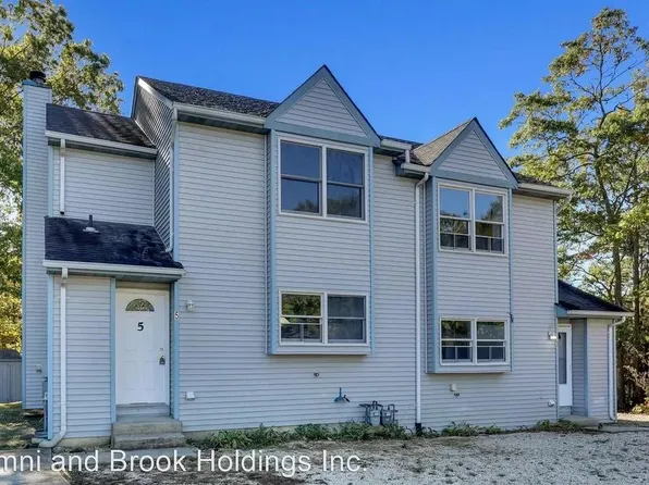 5 S Indian Valley Ct, Tuckerton, NJ 08087