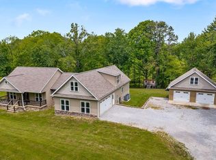 2015 Memory Garden Rd, Jamestown, TN 38556